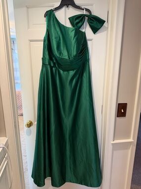 One-Shoulder Emerald Green Prom Dress with Bow Accent